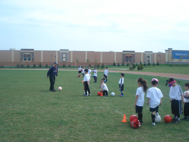 少儿足球随着春天来到北OSHAWA华人社区 | 