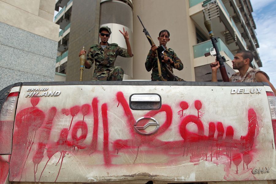 卡扎菲最后一座城市被攻陷 当局武装占领苏尔特大部(组图)