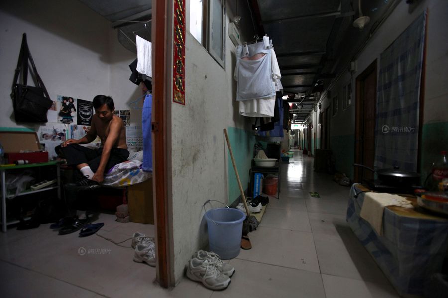 只是为了活着 实拍北京低收入者的“地下人生”(组图)
