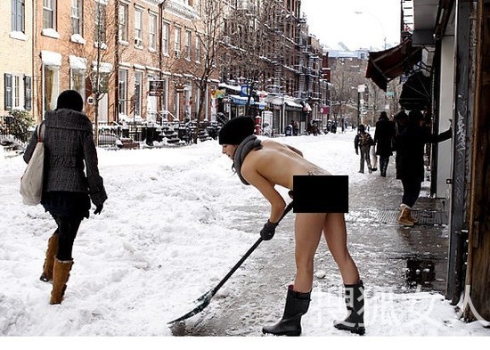 女摄影师记录纽约街头裸体生活(多图)