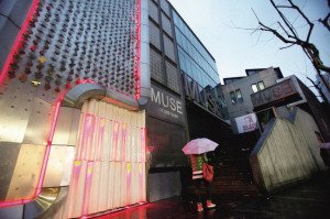 刘嘉玲关闭在上海的首家Muse酒吧 因音量太大被诉扰民(图)