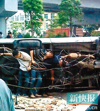 广东26名村民暴力抗法 捆绑警察淋油点火获刑 上诉被驳回