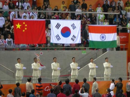 奥委会回应中韩名次并列国旗不同高：朴泰桓姓氏字母靠前(图)