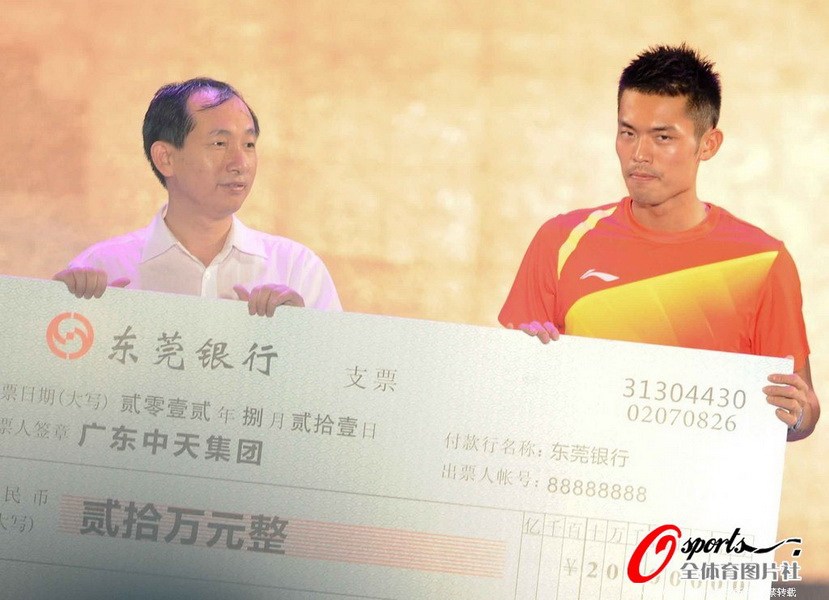 拿钱到手软的中国冠军 国羽一晚获得3030万的奖励(组图)