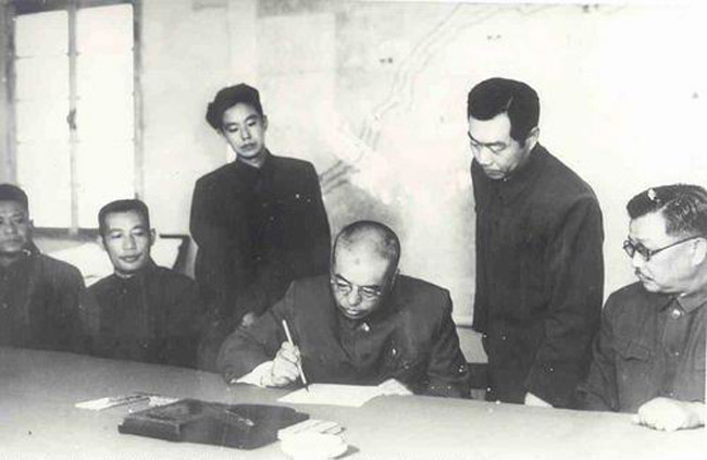 朝鲜宣传画中的历史：签停战协定时没一个中国人(组图)