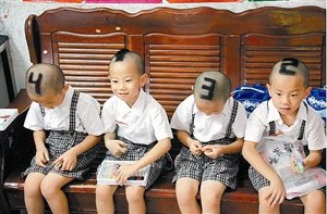 搞笑：深圳四胞胎一起上小学 剃数字头便于老师区分(组图)