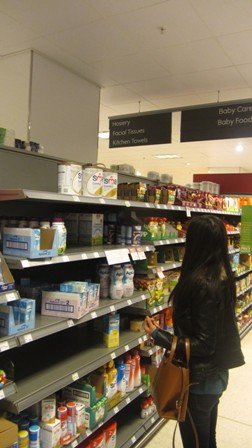英国华人买奶粉遭拒 被赶出超市并列入黑名单(图)