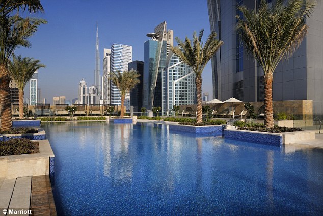 迪拜世界最高酒店营业：有72层高度超350米(高清组图)