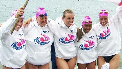 5名女泳士挑战接力泳渡安大略湖的尝试27日虽因安全因素提前结束，但她们对自己的表现感到满意。 (CTV)</p></p> <p><p>