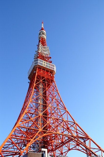 东京铁塔，红色的外表是它与埃菲尔铁塔相区别的标志
