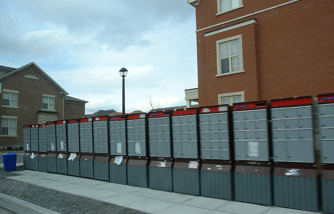邮政局不会在多伦多市中心商业区设置社区信箱，但是市区东约克、河谷以及湖滨等地自2018年起改设社区信箱。 （本报资料照片）