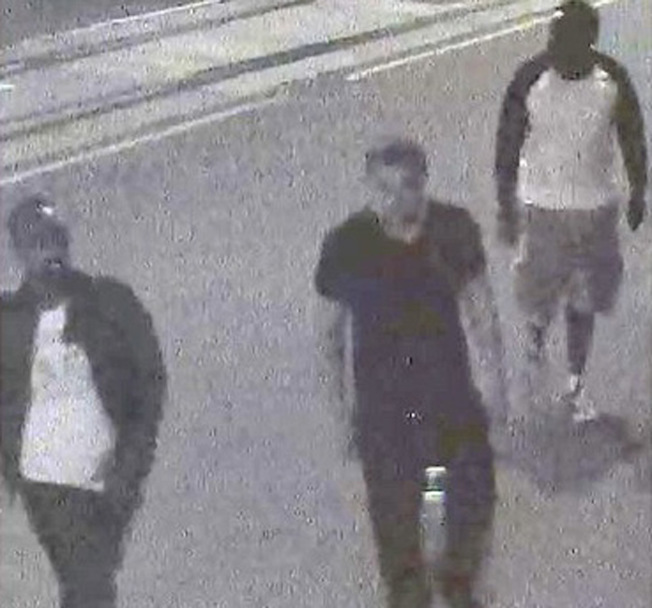 警方公布三名嫌犯照片，呼籲民眾提供線索。（圖：多倫多警方提供）