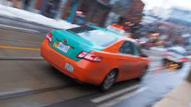 多伦多出租车司机因车费少而拒载会受重罚。 (图：CTV)