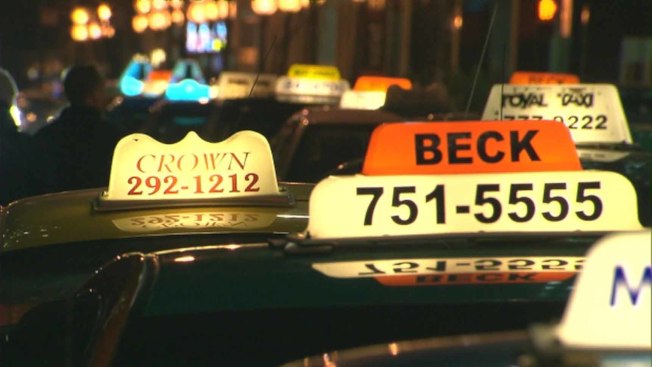 多伦多计程车业者敦促市议会降低费率，使传统计程车业者能与优步竞争。 (CTV)