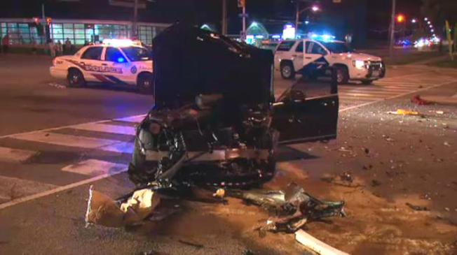士嘉堡一路口發生重大車禍，現場一輛汽車被撞毀。（CTV）