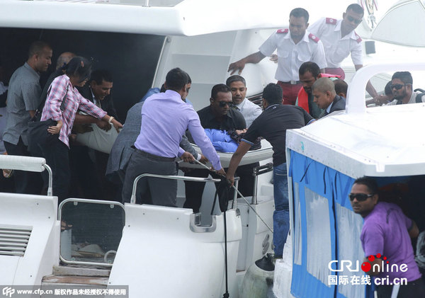 　　当地时间20154年9月28日，马尔代夫马尔，马尔代夫总统出行时其乘坐的游艇发生爆炸，总统本人并未受伤，但其妻子与两名助手受伤。图片来源CFP