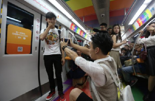 英媒关注北京同性恋求婚：中国人态度正在改变