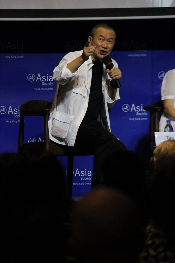 9月，谭盾在亚洲协会香港中心发言。他说他从自己在中国度过的童年中得到灵感，虽然有时处境艰难，但获得了各种对声音的应用方法。