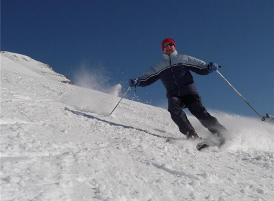 加拿大雪崩中心提醒爱好雪地运动的民众，趁假期上山滑雪要留意雪崩的危险。 （取材自维基百科）