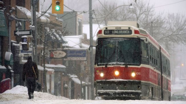 环境部表示，28日大多伦多地区有大雪，提醒民众必须注意交通安全。 （CP24）