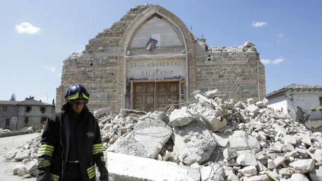 一座在阿马特里切附近的教堂严重损毁。