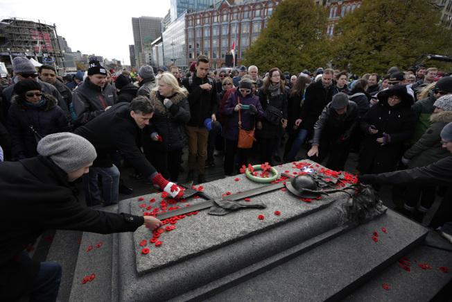 加拿大首都渥太華11日舉行國殤日紀念活動。（新華社）