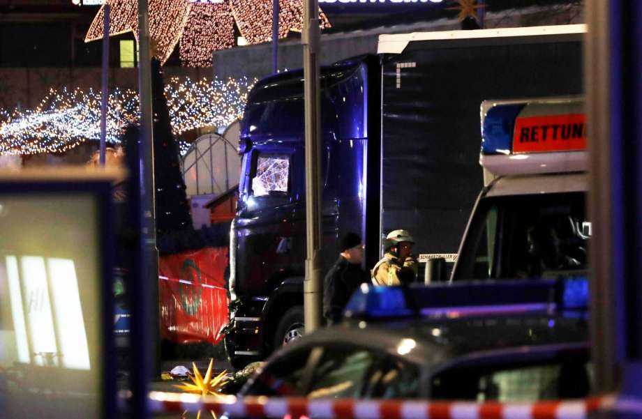 德国柏林圣诞市场发生卡车冲撞惨案至少9死50伤 疑是恐袭_图1-1