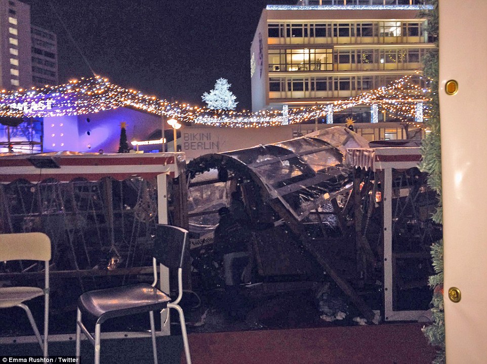 疑是恐袭！德国柏林圣诞市场发生卡车冲撞惨案至少9死50伤_图4-1