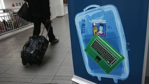笔记本电脑、平板电脑、电子数和游戏机等电子产品都需要放入行李箱之内。