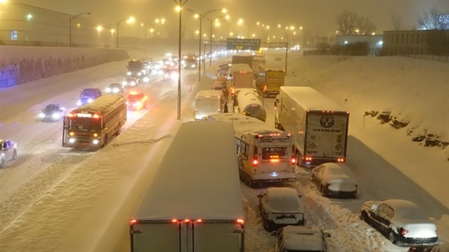 三月十四日蒙特利尔暴雪高速公路瘫痪要追责