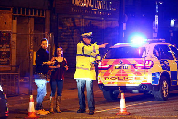 当地时间周一（5月22日）晚，英国曼彻斯特竞技场（Manchester Arena）发生爆炸事件，警方确认“多人死亡”。(Photo by Dave Thompson/Getty Images)