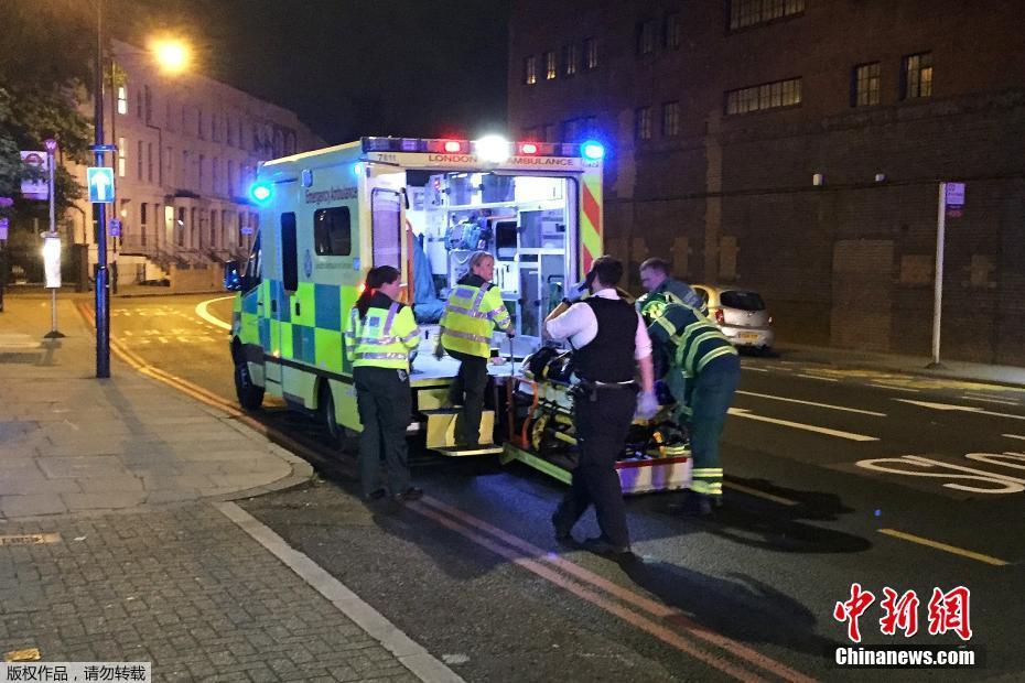 伦敦一货车冲撞行人致多人受伤 1人被捕