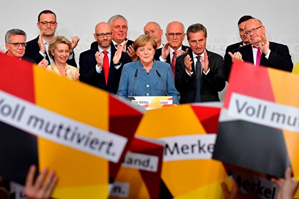 2017年德国大选中虽然联盟党还是第一大党，但其支持率达到历史最低水平。   (TOBIAS SCHWARZ/AFP/Getty Images)