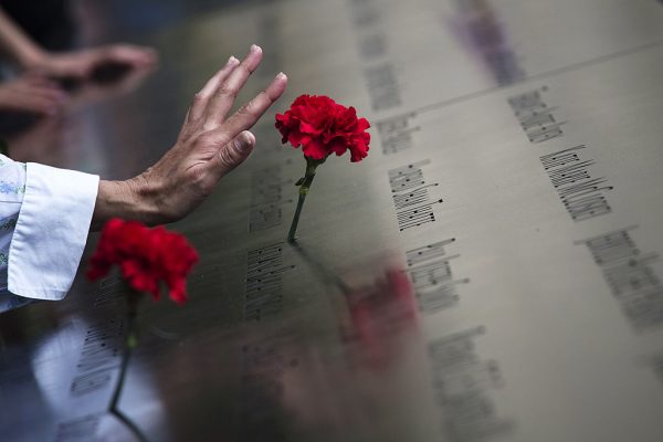 纪念仪式将在位于曼哈顿下城世贸中心遗址的 “911”纪念公园举行。 ( Adrees Latif-Pool/Getty Images)