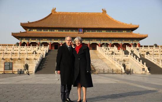 2018年2月1日，北京，英国首相特蕾莎·梅和丈夫菲利普参观故宫。 图片来源：视觉中国