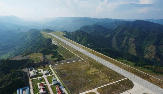 世界上最奇葩的五大机场 中国有两处上榜 第一个公路横穿跑道！