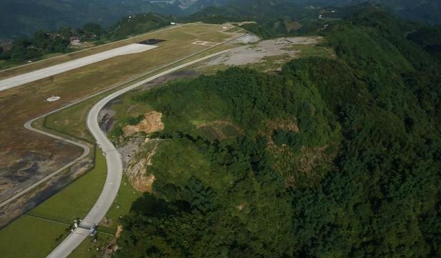 世界上最奇葩的五大机场 中国有两处上榜 第一个公路横穿跑道！