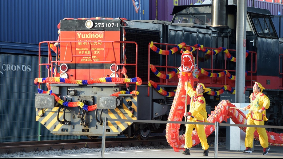 2014年习主席观看重庆始发的火车进入杜伊斯堡站 @视觉中国