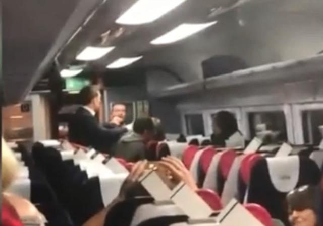 英男子因火车过道被挡辱骂中国夫妇：你们不属于这，我要杀了你们