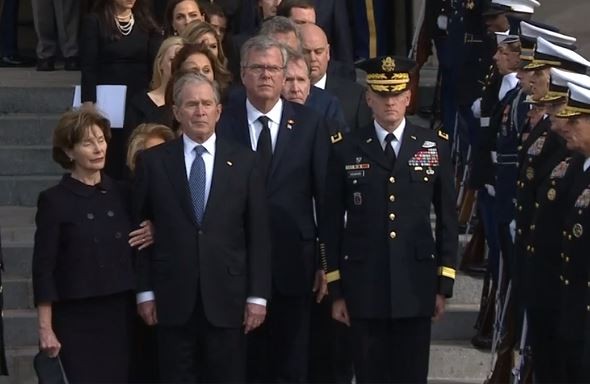 举国哀悼！前总统老布什国葬仪式 小布什追思父亲当场泪飚