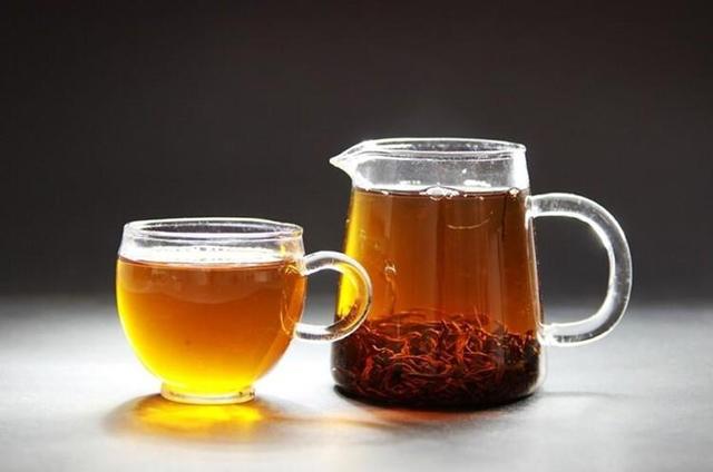红茶有什么功效与禁忌？喝红茶想要不伤肾，请做到这3件事