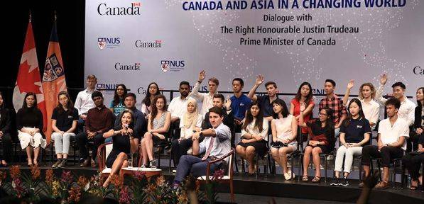 加拿大帅哥总理来新加坡“认祖归宗”