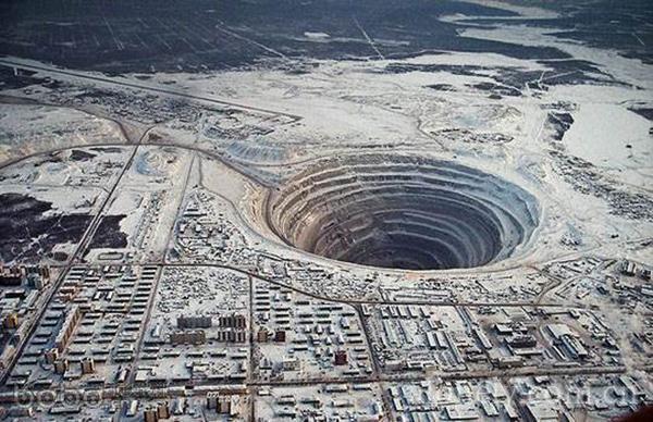 苏联挖穿地球计划，挖到12262米为什么突然停止了？