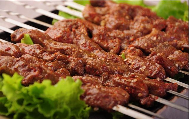 吃烧烤的时候，这3类肉不要轻易点，很容易吃到假肉！