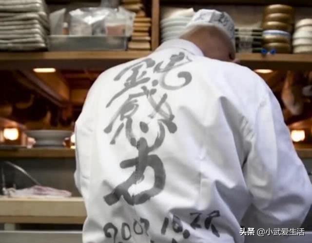 日本厨师放言中国刀工不行，只会用一把菜刀，大厨拿出两道菜打脸