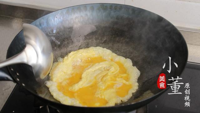 炒鸡蛋时，直接下锅就错了，学会这5个技巧，鸡蛋鲜嫩无腥味