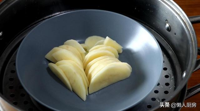 1个土豆，1个鸡蛋，教你土豆的新做法，不用油炸，外酥里嫩