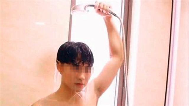 17岁的儿子洗完澡，让母亲帮擦干身体，儿子的话让母亲无地自容