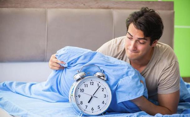 每天睡够8小时原来是错的！到底每晚睡多久才健康？