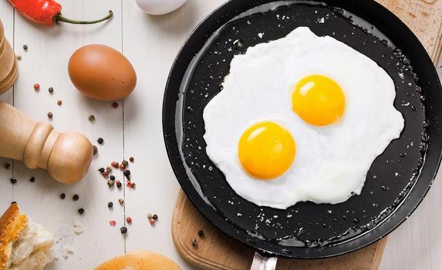早晨吃鸡蛋，10个人9个错，吃鸡蛋的4个小常识，应该告诉家人